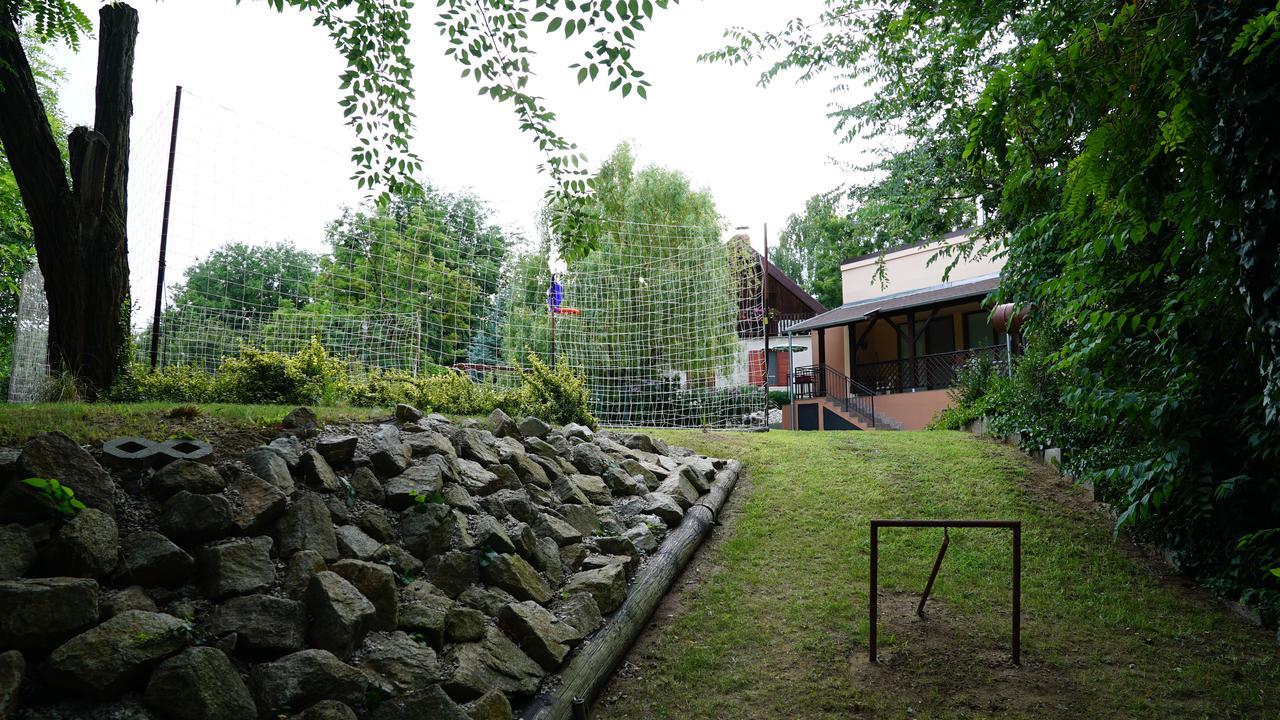 Tobo House Along The River Danube Radvaň nad Dunajom Eksteriør bilde